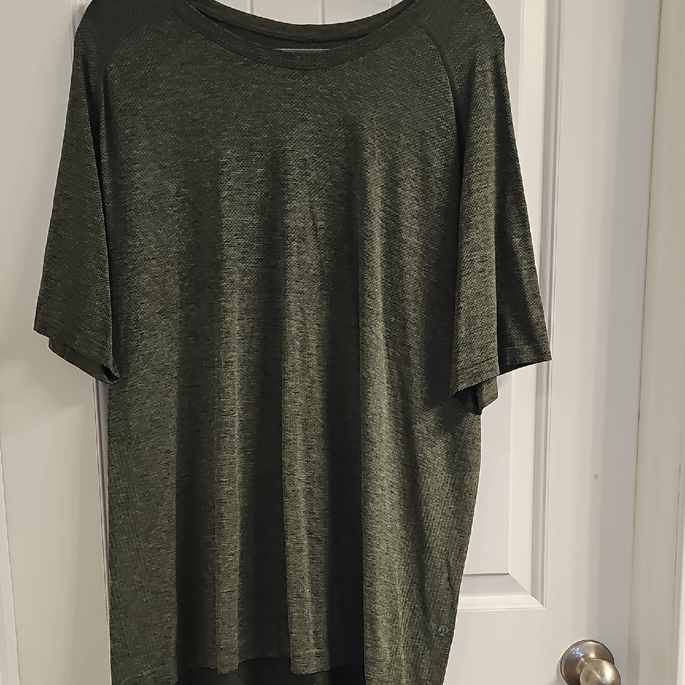 Lululemon Men's Metal Vent Tech Olive Dark Green T-Shirt